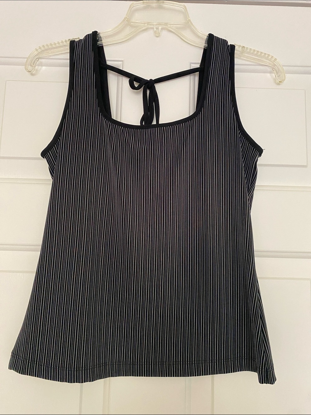 Y2K Fashion Bug Black & White Striped Tie-Back Dressy Tank - size Small